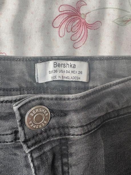 Elastické šortky, bershka,36