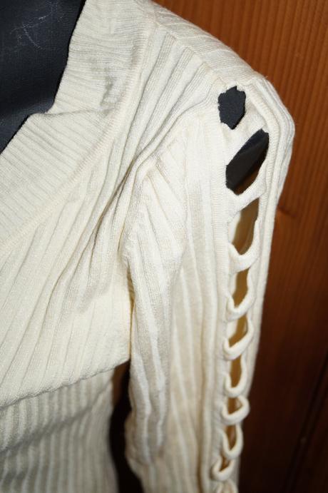 Upletovy top s dierovanymi rukavmi, m