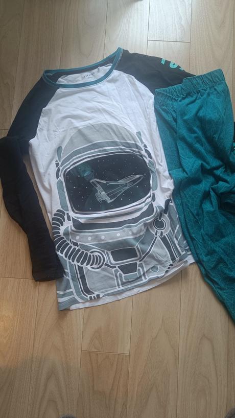 Pyzamo, reserved,158