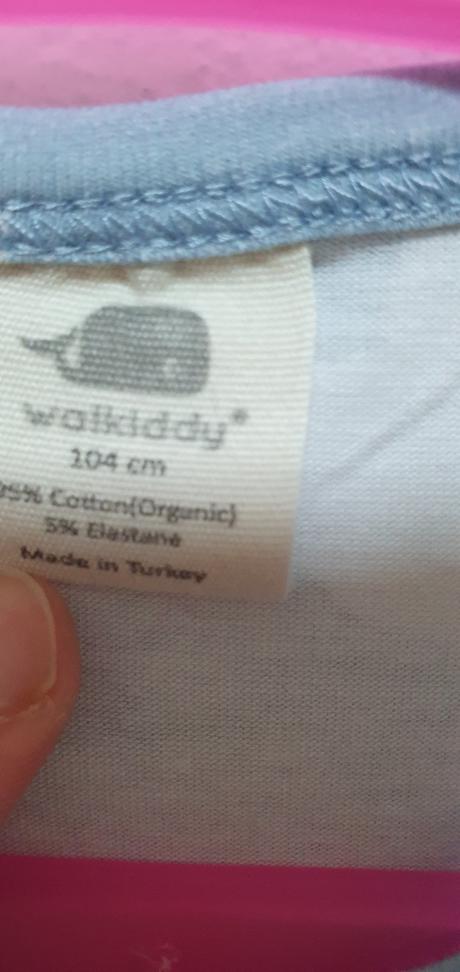 Šaty zimným motívom, 104