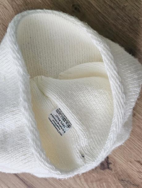 Čiapka s výšivkou, 