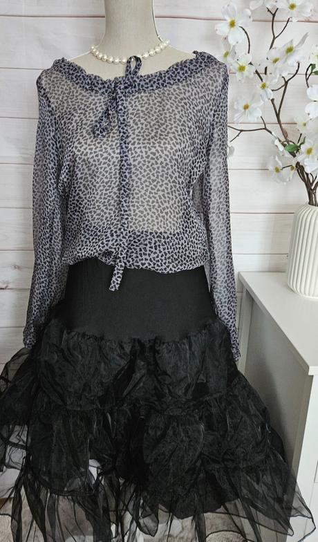 Krásna lahulinká blúzka, 36