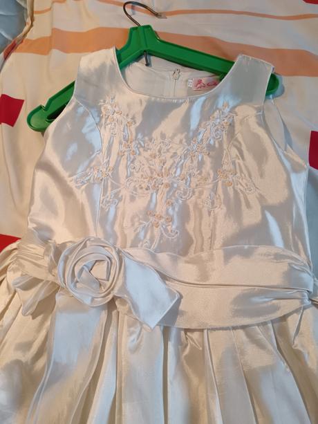 Šaty s obyčajnou poštou, 158