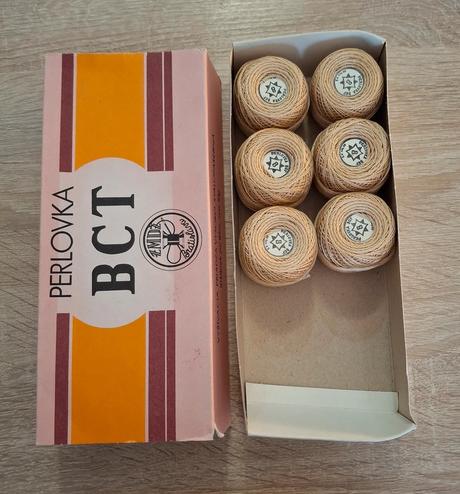 Perlovka, kordonet, maslové, béžové, hnedé odtiene, 