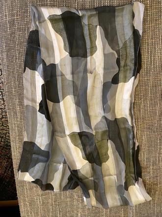 Čierno-bielo-siva šatka, camaieu