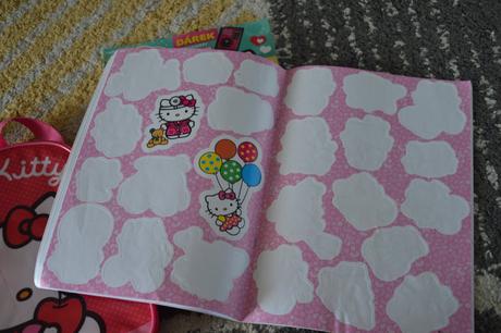 Ruksačik hello kitty, vymalovánky, časopis,