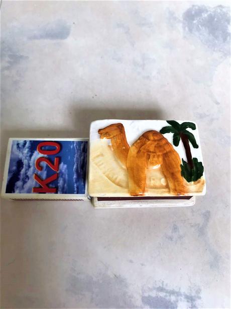 Keramický držiak na zápalky na kozub, 