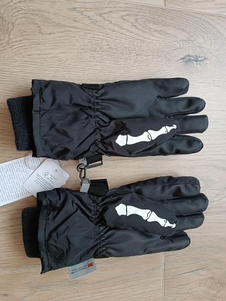 Nové rukavice, takko,134