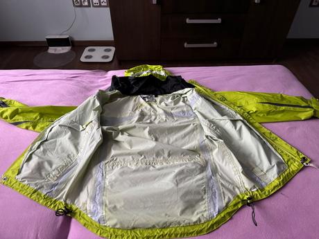 Bunda do dažďa, 140