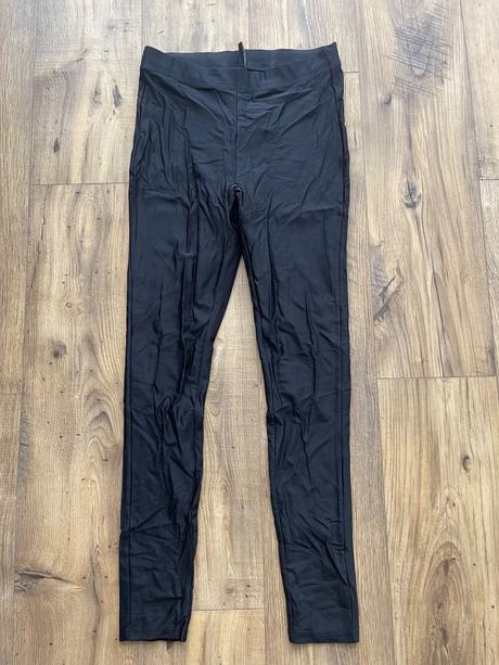 Lesklé legíny, stradivarius,m