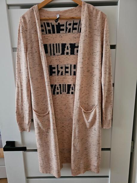 Kardigan s nápisom, 