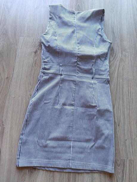 Dámske šaty prúžkované, s