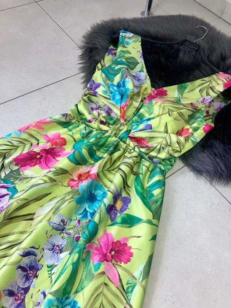 Dámske šaty rinascimento, m