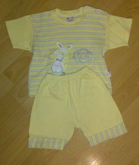 Tričko + kraťasy cena spolu, 74