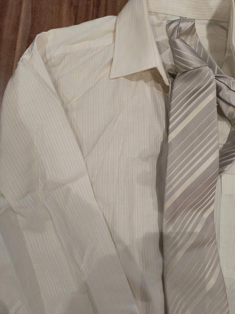 Košeľa s kravatou, 41