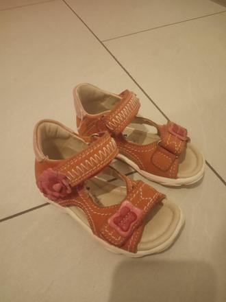 Sandálky, lasocki,21