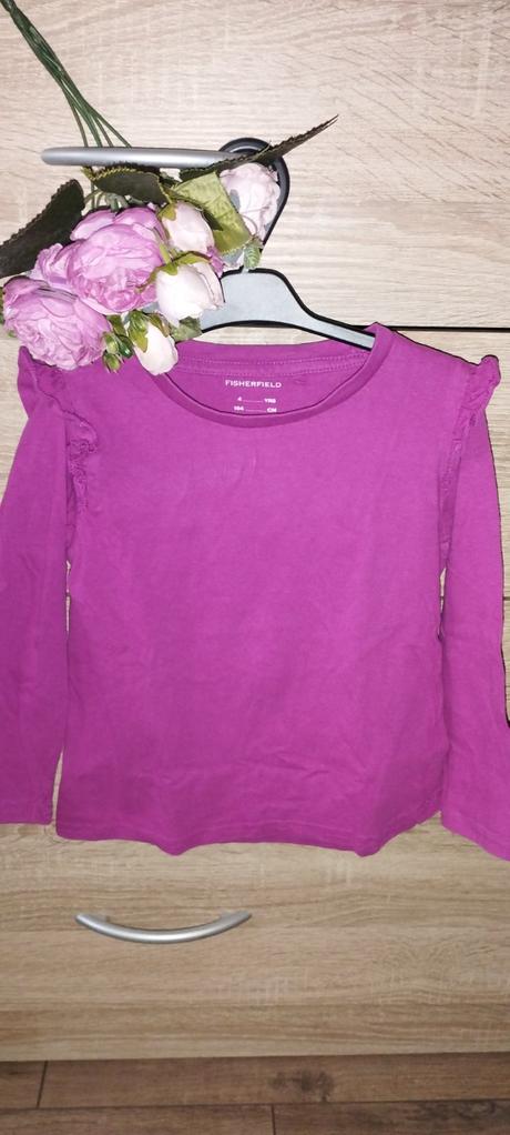 Krásne tričká s volánikmi, 104