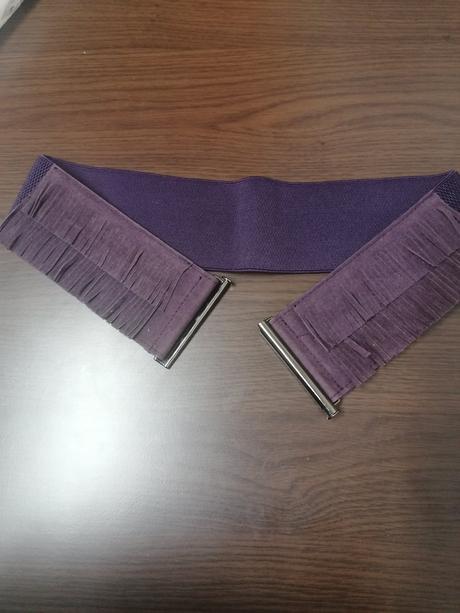 Opasok na gumu so strapcami, 