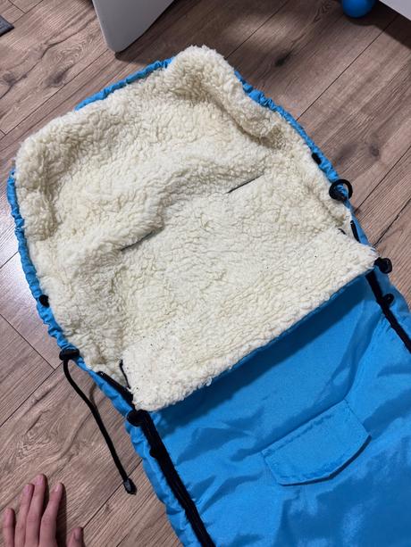 Krásny teplucky modrý fusak,