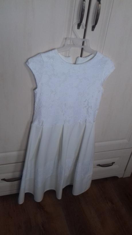 Nadherné krémové šaty, 158