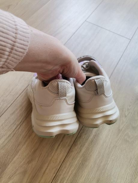 Tenisky, reserved,34