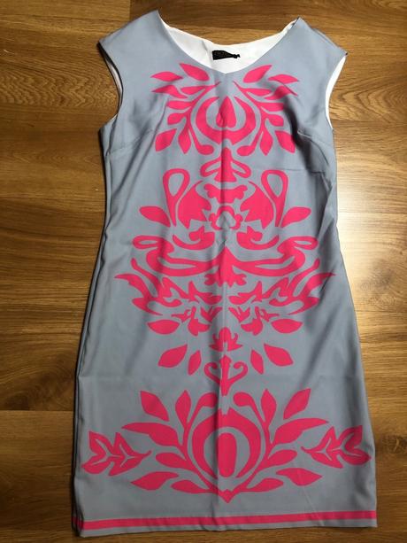 Exkluzívne saty, 46