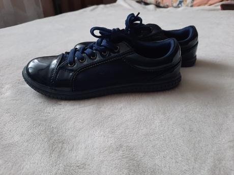 Lakované tenisky, 33