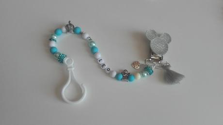 Retiazka na cumlík s menom, 