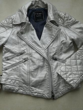 Strieborna bunda, next,116