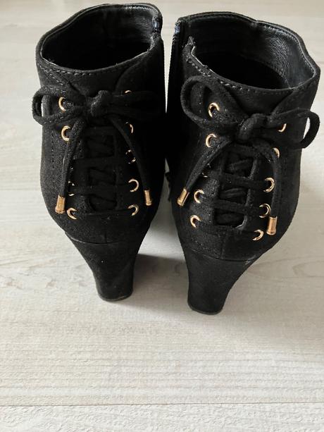 Kotnikove čižmičky, 39