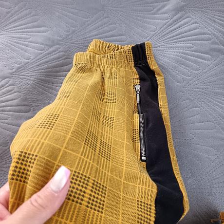 Kárované legíny so zipsíkmi, 158