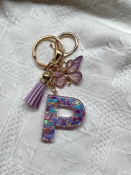 Ručne vyrobené živicové kľúčenky, 