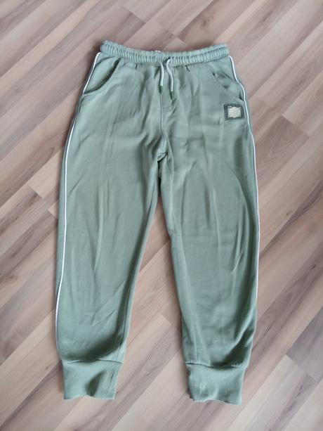 Hrubšie tepláky 164, reserved,164