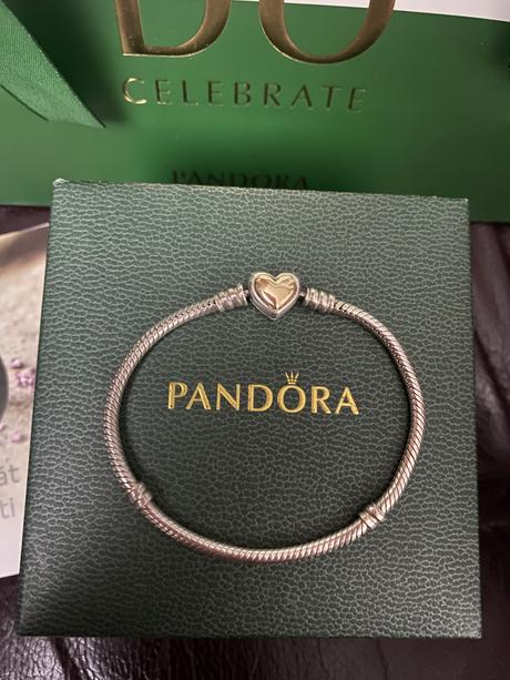 Pandora bicolor naramok, pandora