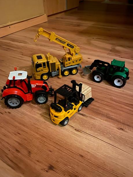 Auta - traktory, vysokozdvizny vozik, autozeriav,