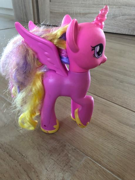 Hrací a svietiaci pony, 