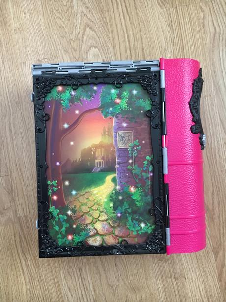 Kniha pre bábiky dcér after high, 