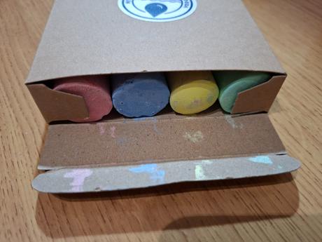 Rôzne pomôcky pre deti na tvorenie a zábavu,