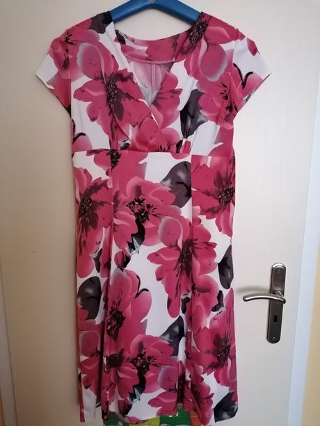 Letné šaty kvetinové, 42