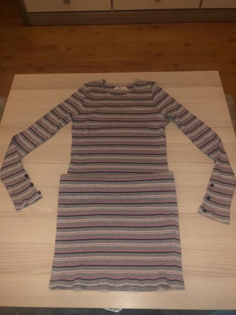 Obtiahnuté šaty, reserved,164