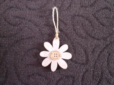 Drevená kvetinka na zavesenie - ako nová,