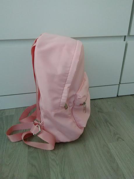 Dievčenský ruksak, gate