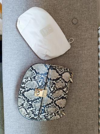 Darujem crossbody kabelku a taštičku, new yorker