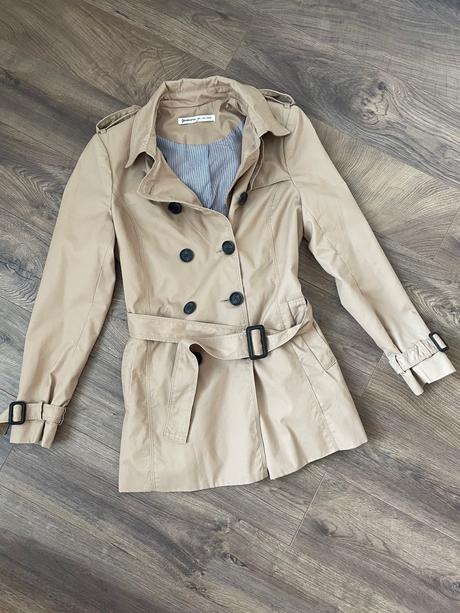 Ľahučký trenčkot, stradivarius,l