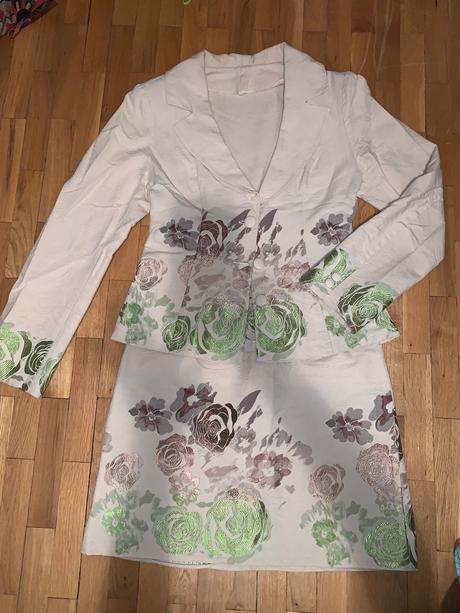 Kremovy sukňový kostym, m