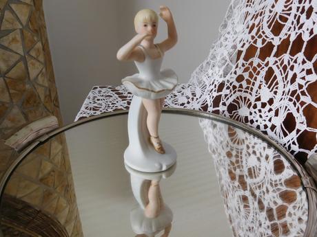 Malá porcelánová baletka,, 