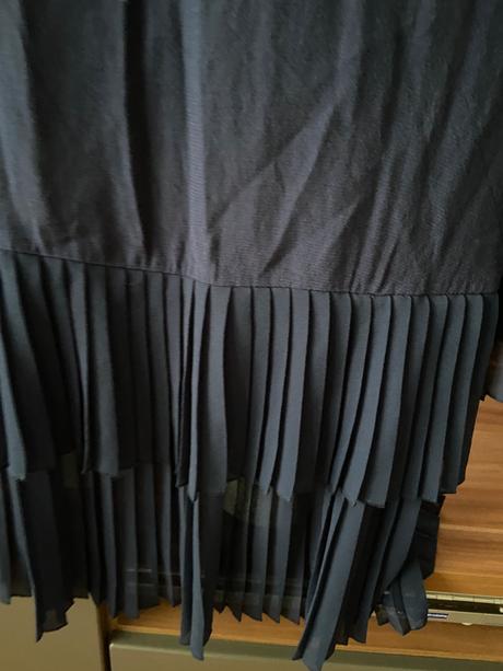 Tmavo modra bluzka s plisom, orsay,l