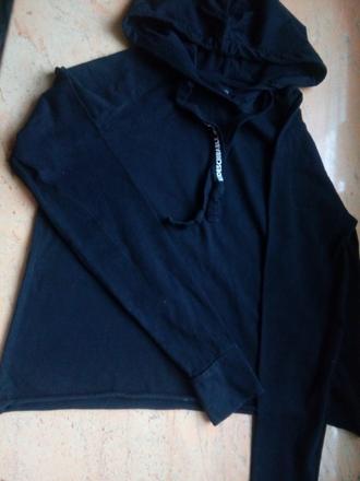 Tenšia krátka mikina s kapucňou, s