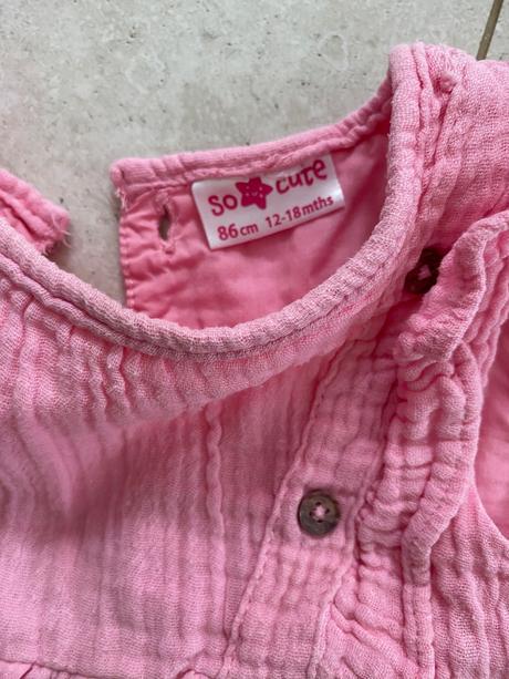 Mušelínové šaty, 86