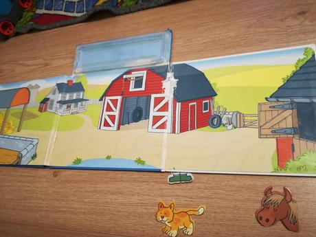 Na statku, magnetická knižka,